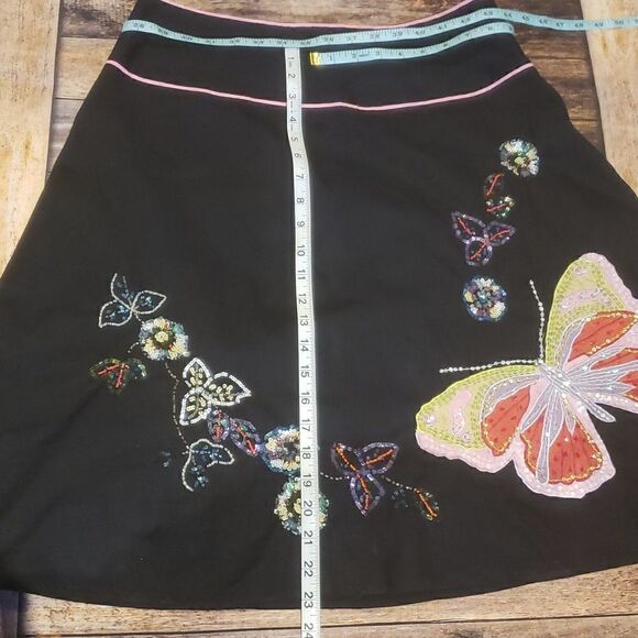 Black circle skirt with sequin embellishments size 12 - Picture 5 of 10